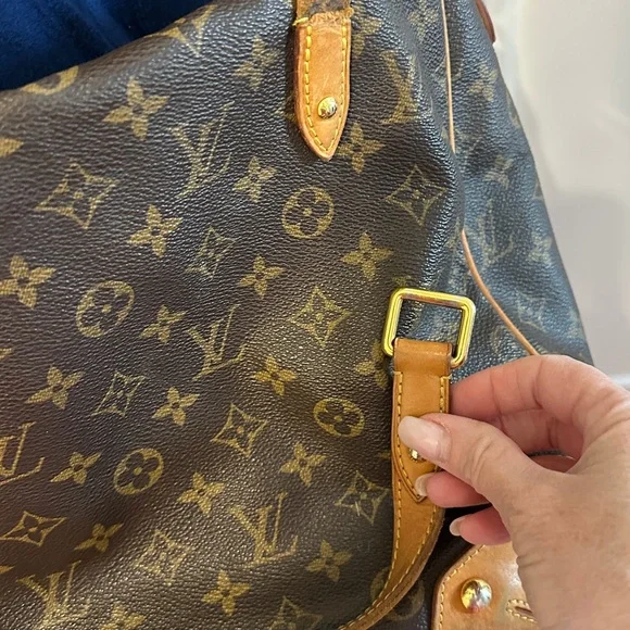 Louis Vuitton Monogram Canvas Shoulder Bag with Tan Leather Trim - Picture 6 of 14